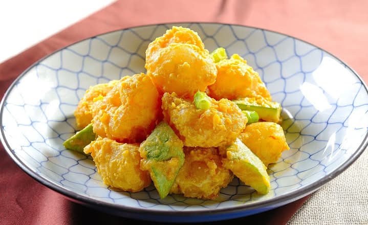 咸蛋黄虾球King Prawns Coated with Salty Egg Yolk